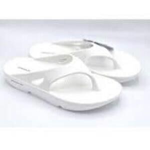 Aerosoles White Flip-Flops – Women’s Size 9
